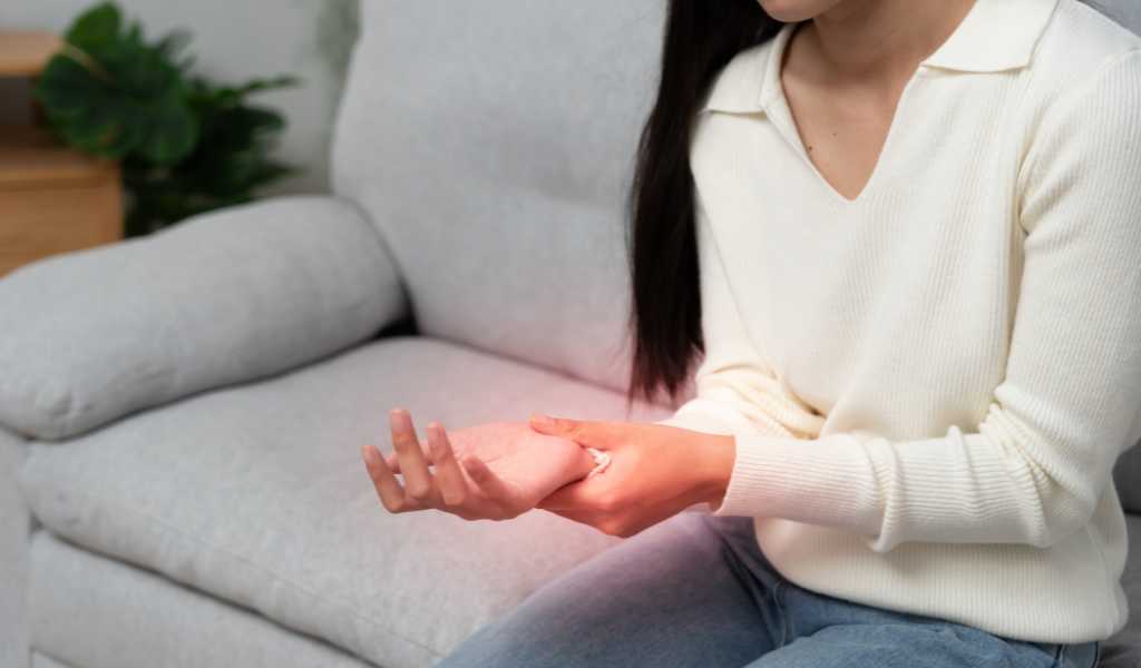 Chiropractic care for carpal tunnel wrist and nerve pain